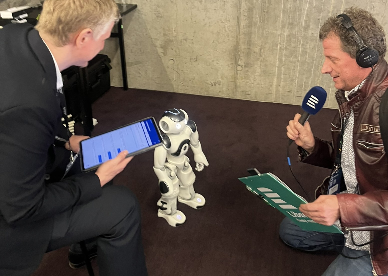 Živé vysílání Českého rozhlasu Liberec s robotem na konferenci TechCare